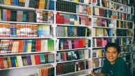 สัมภาษณ์มิตรรักสารคดี – อำนาจ รัตนมณี (หนุ่ม หนังสือเดินทาง) เจ้าของร้านหนังสือเดินทาง “ตอนผมเรียนมัธยมปลาย ที่ห้องสมุดโรงเรียนจะมี อนุสาร อ.ส.ท. วางใกล้กับนิตยสาร สารคดี ตามประสาเด็กใต้ที่เห็นทะเลทุกวันก็อยากเห็นดอยเห็นหมอก