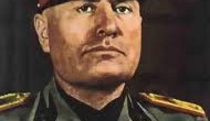 เบนิโต มุสโสลินี เบนิโต มุสโสลินี (Benito Amilcare Andrea Mussolini) ผู้สถาปนาลัทธิ “ฟาสซิสม์” (Fascism) นายกรัฐมนตรีและผู้นำจอมเผด็จการของอิตาลี เกิดวันที่ 29 กรกฎาคม พ.ศ. 2426ในครอบครัวที่ยากจนในเมืองเปรแดปปิโอ (Predappio) แคว้นเอมิเลีย-โรแมกนา (Emilia-Romagna) ทางตอนเหนือของอิตาลี มารดาเป็นครู บิดาเป็นช่างเหล็กที่เลื่อมใสลัทธิสังคมนิยม ตอนแปดขวบเขาถูกไล่ออกจากโบถส์เพราะแกล้งผู้อื่น จากนั้นถูกส่งเข้าโรงเรียนประจำแต่ก็ถูกไล่ออกเพราะทำร้ายร่างกายนักเรียนคนอื่นและครู ตอนอายุ 19 ปีเขาหนีทหารโดยย้ายไปยังประเทศสวิตเซอร์แลนด์ ทำงานไมเป็นหลักแหล่งจนถูกจับในข้อหาคนจรจัด ในที่สุดก็ต้องกลับบ้านเกิดไปเกณฑ์ทหาร ต่อมาเขาเข้าเป็นสมาชิกพรรคสังคมนิยมของอิตาลี (Italian Socialist Party) เป็นหนึ่งในกองบรรณาธิการหนังสือพิมพ์ของพรรคคือ “L’Avvenire del Lavoratore” (อนาคตของกรรมาชีพ) เขาเขียนนิยายเรื่อง “Claudia Particella, l’amante del cardinale” (The Cardinal’s Mistress) ตีพิมพ์เป็นตอน ๆ ในปี 2453 ในช่วงสงครามโลกครั้งที่ 1 (2457-2462) ในฐานะกระบอกเสียงคนสำคัญของพรรคสังคมนิยม เขาพยายามผลักดันให้พรรคเห็นด้วยกับฝ่ายรัฐบาลในการเข้าร่วมสงคราม ในที่สุดก็ถูกขับออกจากพรรค เขาถูกเกณฑ์เข้าเป็นทหารและได้รับบาดเจ็บเพียงเล็กน้อย หลังสงครามสงบลง มุสโสลินีก็สถาปนาลัทธิฟาสซิสม์ขึ้นที่เมืองมิลานเมื่อวันที่ 23 มีนาคม 2461 โดยได้รับอิทธิพลจาก ฮิตเลอร์ (Adolf Hitler) ปีต่อมามุสโสลินีก่อตั้ง “พรรคฟาสซิสม์” (National Fascist Party) ขึ้นที่กรุงโรม เพื่อเตรียมกองกำลังปฏิวัติอิตาลีในปี 2465 เปลี่ยนอิตาลีเป็นรัฐฟาสซิสม์ และก้าวขึ้นเป็นนายกรัฐมนตรีเมื่อวันที่ 31 ตุลาคม 2465 ประชาชนผู้เลื่อมใสต่างเรียกเขาว่า “il Duce” (ท่านผู้นำ) จากนั้นเขาก็สถาปนาตนเองเป็นเผด็จการเต็มรูปแบบ บังคับให้ยกเลิกระบบรัฐสภา แทนด้วย “รัฐบรรษัท” (Corporate State) รวบอำนาจอย่างเป็นทางการ จัดตั้งรัฐวาติกัน ยึด อบิสซีเนีย (เอธิโอเปียปัจจุบัน) เป็นเมืองขึ้นในปี 2479 พร้อมกับเข้าร่วมกับฝ่าย นายพลฟรังโก (Francisco Franco)...