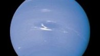 ดาวเนปจูน (Neptune) หรือ ดาวเกตุ ดาวเคราะห์ดวงที่ 8 ของระบบสุริยะจักรวาล  มีขนาดเส้นผ่าศูนย์กลาง 50,538 กิโลเมตร มีมวล 17.2 เท่าของมวลของโลก ใช้เวลาหมุนครบรอบตัวเอง 16 ชั่วโมง มีองค์ประกอบหลักของบรรยากาศบริเวณผิวนอกเป็นก๊าซไฮโดรเจน ฮีเลียม และมีเธน ในชั้นบรรยากาศมีกระแสลมที่รุนแรงมากคือ 2,500กม. / ชม. อุณหภูมิพื้นผิวประมาณ –220 องศาเซลเซียส เนื่องจากอยู่ไกลดวงอาทิตย์มาก แต่แกนกลางภายในของดาวเนปจูน ประกอบด้วยหินและก๊าซร้อนประมาณ 7,000 องศาเซลเซียส ดาวเนปจูน ถูกค้นพบเป็นครั้งแรกเมื่อ 23 กันยายน พ.ศ.2389 โดย เออเบน เลอแวริเยร์ (Urbain Le Verrier) จอห์น เคาช์ (John Couch Adams) โจฮานน์ จี. กอลเล (Jahann Gottfried Galle) นักวิทยาศาสตร์ชาวฝรังเศศ อังกฤษ และเยอรมันตามลำดับ