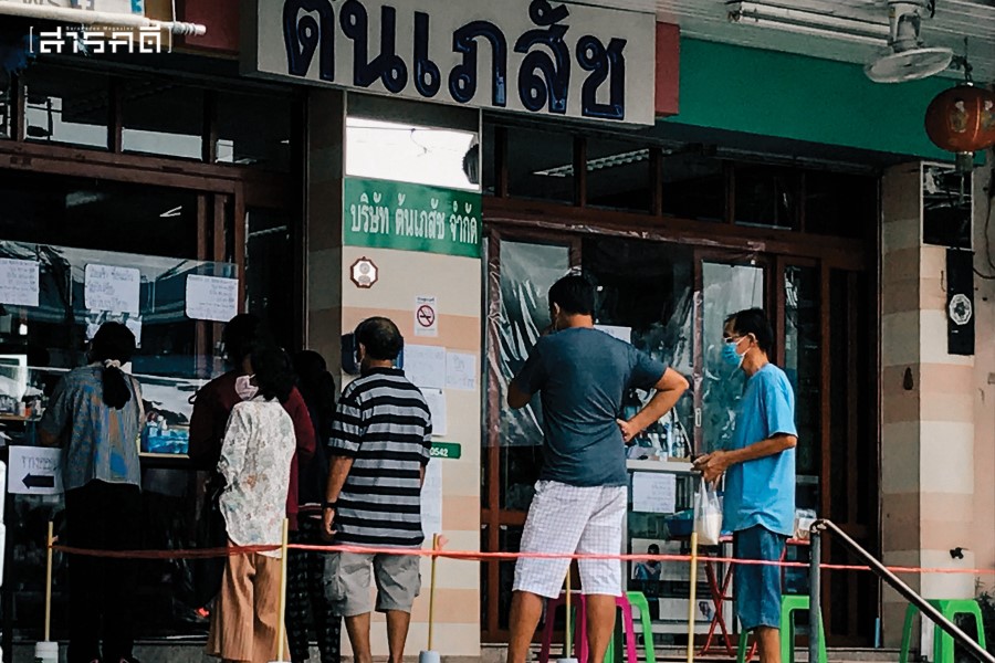 “แมสก์” จากของที่มีหน่วยราคากระจิ๋วหลิวที่สุดในคลินิกที่เคยใช้กันสุรุ่ยสุร่าย แทบจะกลายเป็นของรักของหวง (ภาพ ๒ ช่วยคร็อปซ้ายให้ลังโฟมหาย)