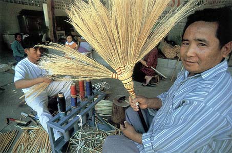 ไม้กวาดแสงจันทร์แท้ ของแม่แสงจันทร์ 1 saengjan broom 08