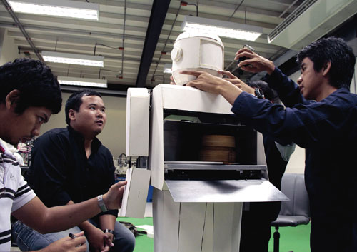 หุ่นยนต์ กับ คนไทย 4 thairobot04