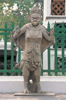 กินรีหน้าจีนและครุฑ ออกแบบโดยช่างไทย แต่เป็นฝีมือช่างจีน