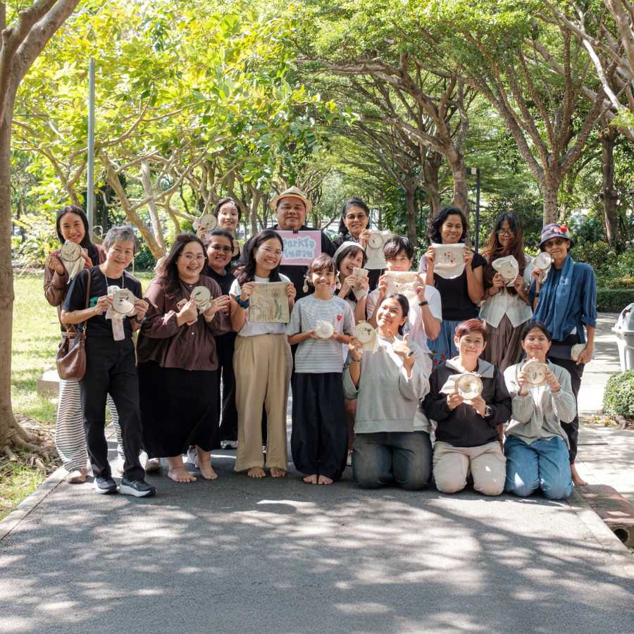 Parkใจ ในสวน : ปักผ้าในสวน ชวนใจกลับบ้าน กับ Sandmade แซน ศกลวรรณ แก้วสมบูรณ์ ชวน Parkใจ @สวนทวีวนารมย์ 2 2025pakpa01