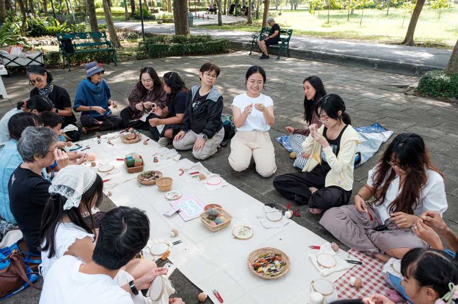 Parkใจ ในสวน : ปักผ้าในสวน ชวนใจกลับบ้าน กับ Sandmade แซน ศกลวรรณ แก้วสมบูรณ์ ชวน Parkใจ @สวนทวีวนารมย์ 20 2025pakpa19