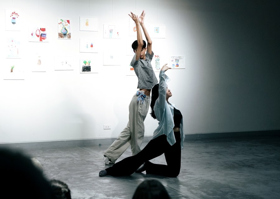 Me, performing : H0M0HAUS – คุยกับมิสโอ๊ตถึงศิลปะเควียร์เธียเตอร์และมุมมองการตั้งคำถามต่ออำนาจนิยม 34 Vase34