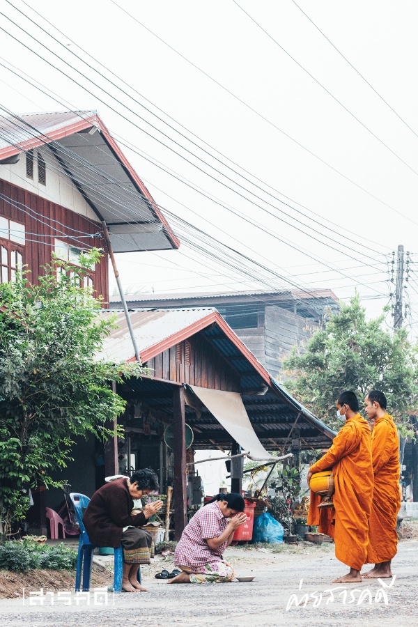 สานใจผ่านสายใยในผ้าธุง บ้านบัวเจริญ 4 buachareon04