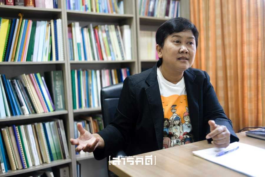 “อีอีซี นิคมฯ จะนะ ยกเว้นผังเมืองกิจการขยะ รัฐบาลปรกติไม่น่าจะทำได้ ถ้ามันเป็นแนวทางประชาธิปไตย การมีส่วนร่วมของประชาชนจะมีความหมายมากกว่านี้” - สุภาภรณ์ มาลัยลอย ผู้จัดการมูลนิธินิติธรรมสิ่งแวดล้อม EnLaw 6 enlaw06