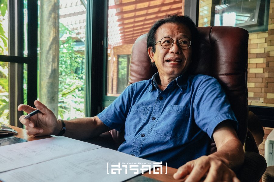 "ข้อดีเพียงข้อเดียวของรัฐบาลที่มาจากการสืบทอดอำนาจรัฐประหาร คือสอนให้รู้ว่ารัฐบาลที่เลวร้ายเป็นอย่างไร” นายแพทย์ทศพร เสรีรักษ์ อดีตโฆษกรัฐบาลและอดีตรองเลขาธิการนายกรัฐมนตรี 3 tossaporn02